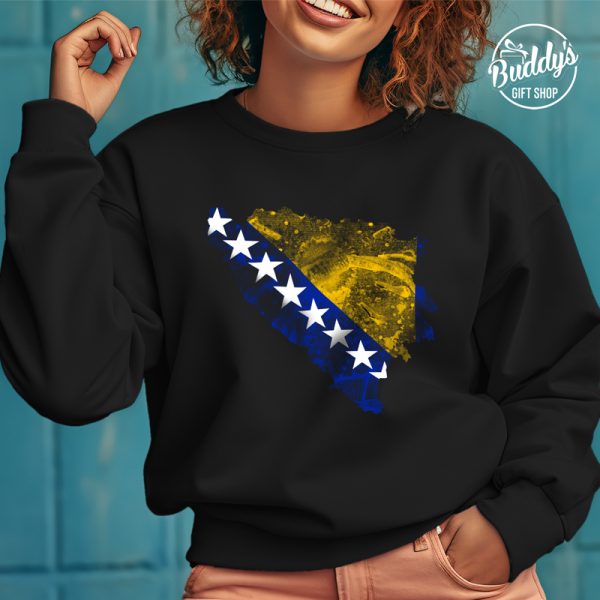 Crna unisex duks majica s kartom BiH na ženskom modelu